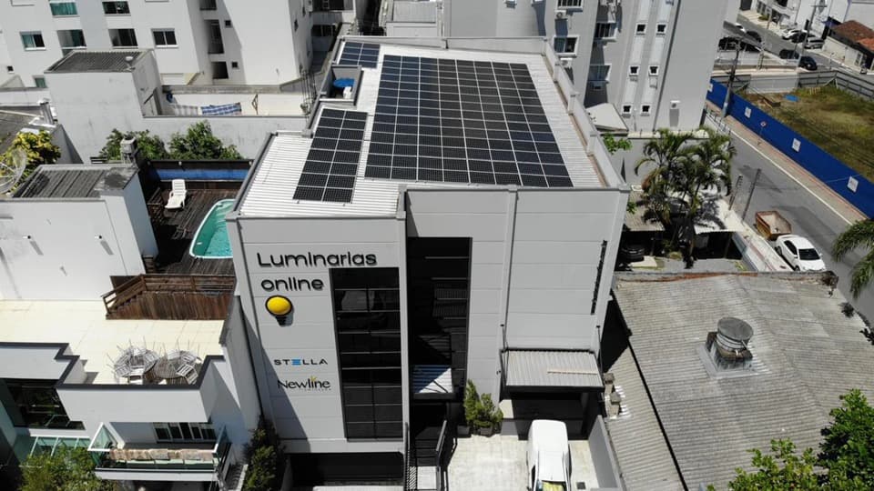 Energia solar comercial em Balneário Camboriú-SC: 68 placas solares
