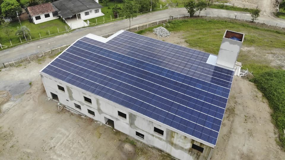 Energia solar industrial em Navegantes-SC: 270 placas solares